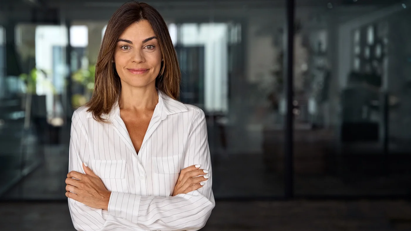 An independent recruiter in her workspace